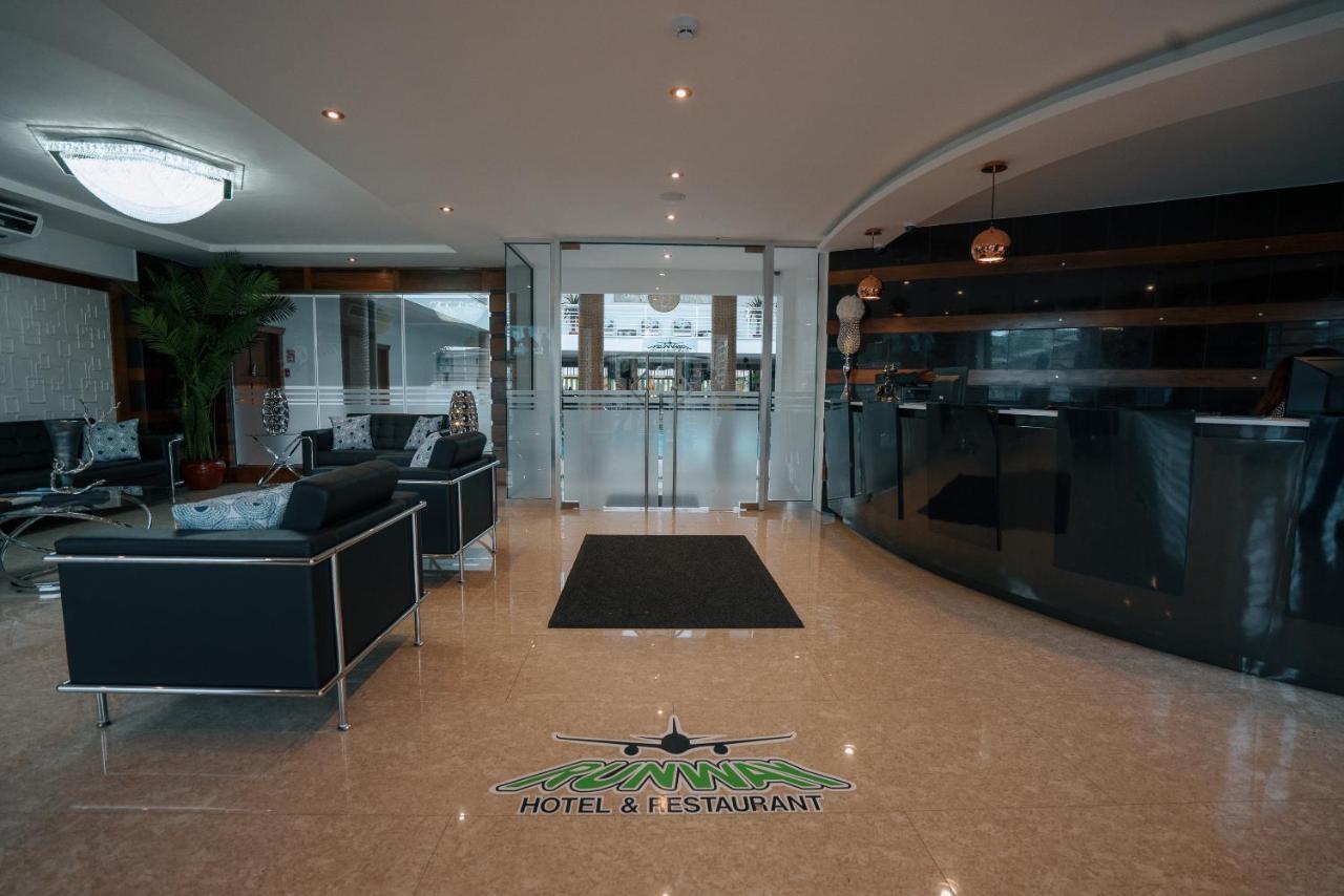 Runway Hotel Piarco Exteriör bild