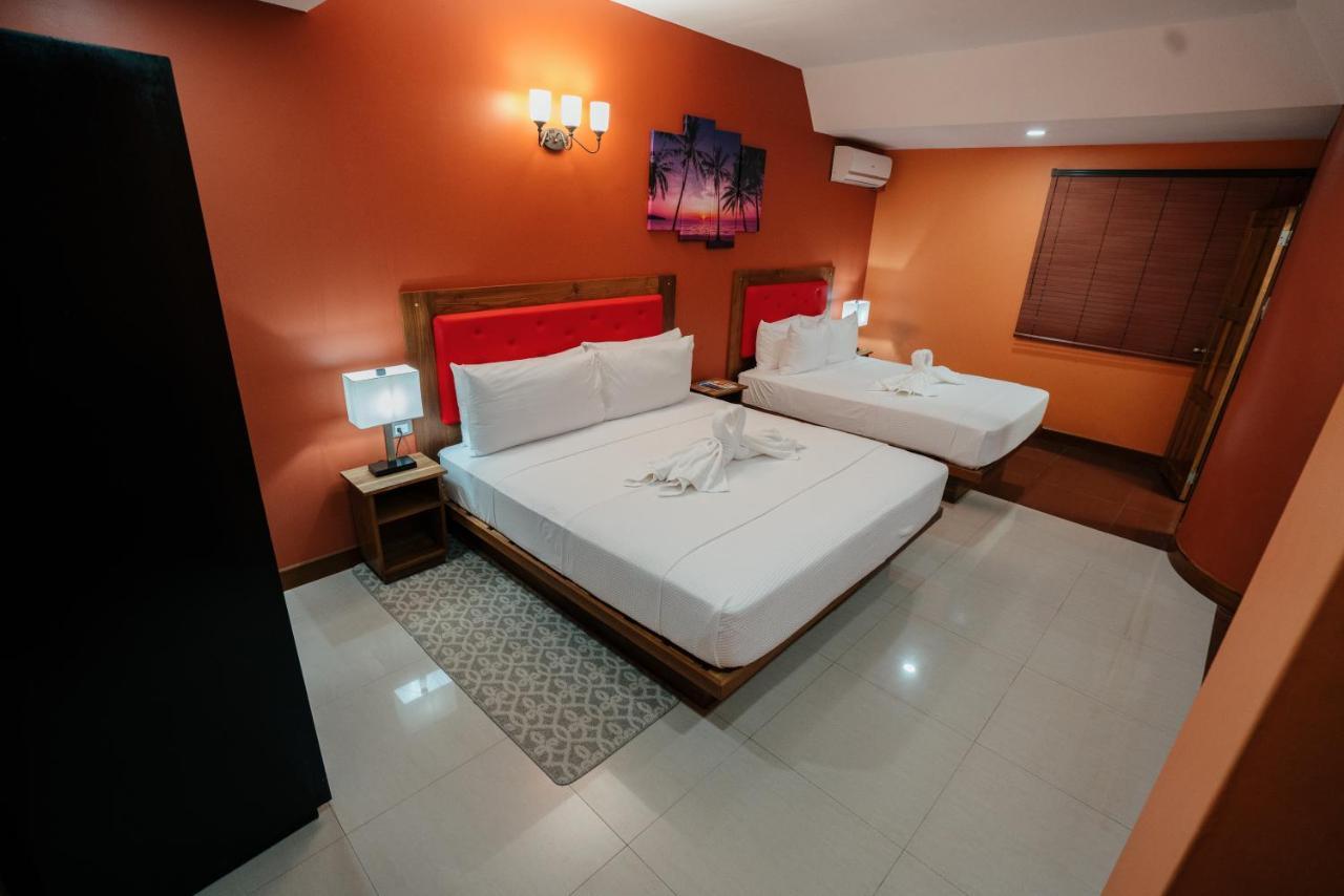 Runway Hotel Piarco Exteriör bild
